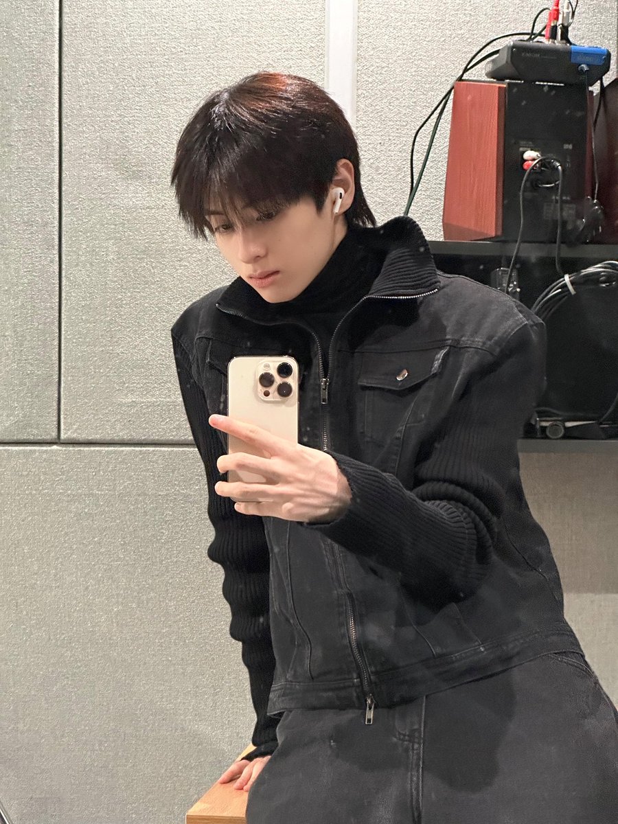 チャンヒョンジュン] セルカと共に楽しい週末開始~!😊❤️ #THEWIND