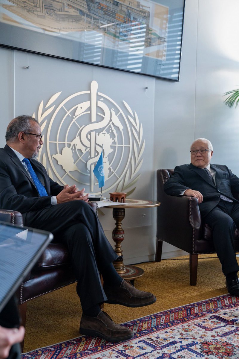 TakemiKeizo's tweet image. ジュネーブにて旧知のテドロスWHO事務局長と面談。12月5日、6日にKnowledge Hub for UHC Finance の一環としてUHC Forumが東京にて開催される。低中所得国の保健財政を拡大し持続可能なUHCの達成に向け意見が一致した。