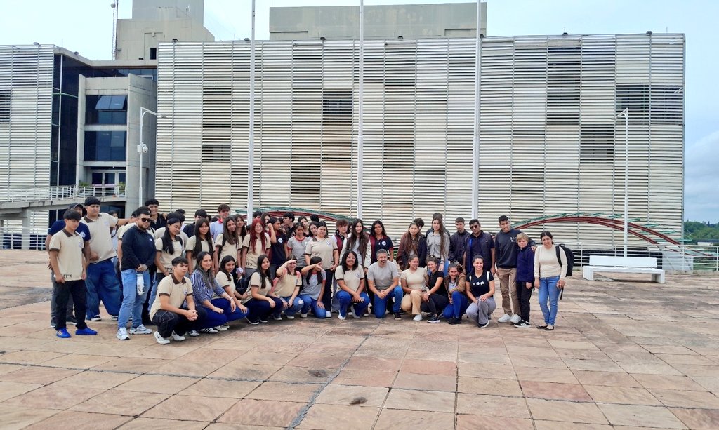 PCMisiones's tweet image. En el marco del programa #Yendo, el Fun Tour del Conocimiento, recibimos a estudiantes del BOP 22 de Puerto Libertad y del BOP 83 de Fachinal 👩‍🎓👨‍🎓

Junto a los equipos del Parque del Conocimiento y de la Subsecretaria de la Juventud del @MDSMisiones.