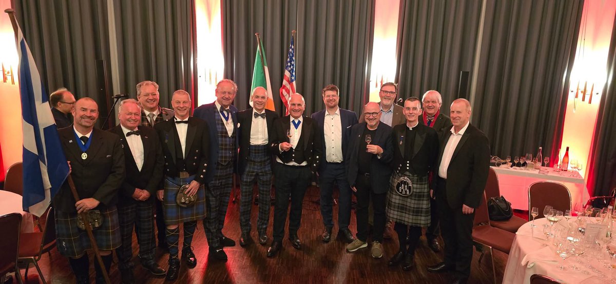 WolfgangFRothe's tweet photo. Das obligatorische Gruppenfoto der Keeper of the Quaich, die beim festlichen Dinner zum Auftakt der InterWhisky 2025 anwesend waren.
#Whisky #InterWhisky https://t.co/fSZhB2jGcr