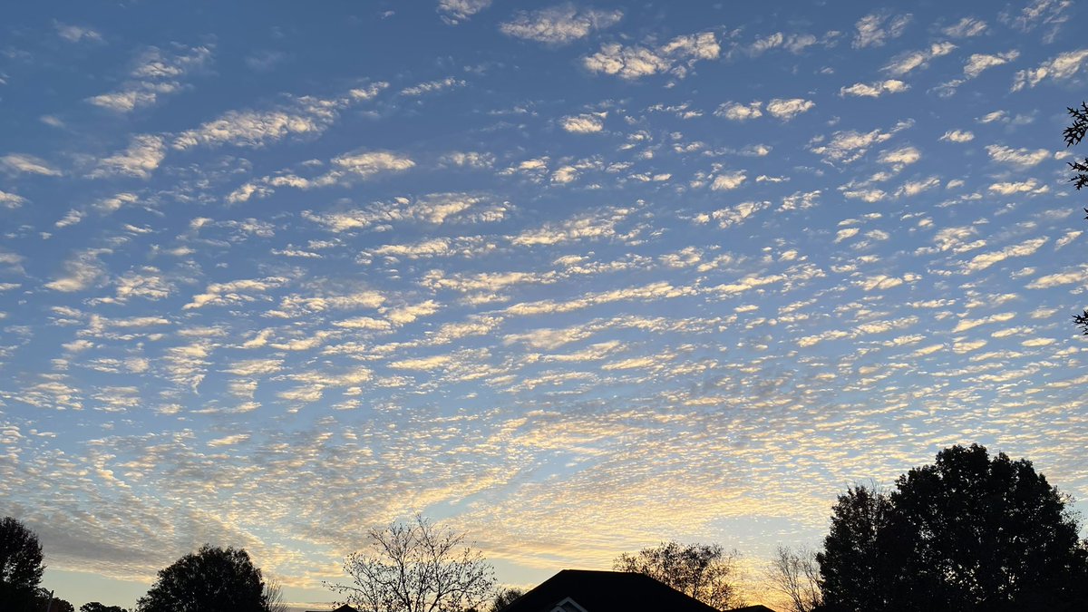 techroach98's tweet image. Friday morning sunrise sky