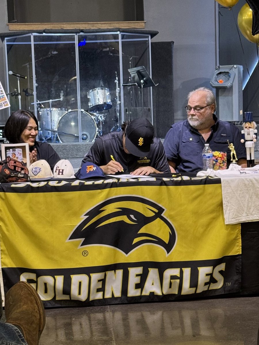 Fall signing period for <a href="/conwaybsbl/">Conway Wampus Cat Baseball Booster Club</a> Pt2:

<a href="/max_holland4/">Max Holland</a> -&gt; <a href="/RazorbackBSB/">Arkansas Baseball</a> 
<a href="/CoverShaun26/">Shaun Cover</a> -&gt; <a href="/SouthernMissBSB/">Southern Miss Baseball</a>