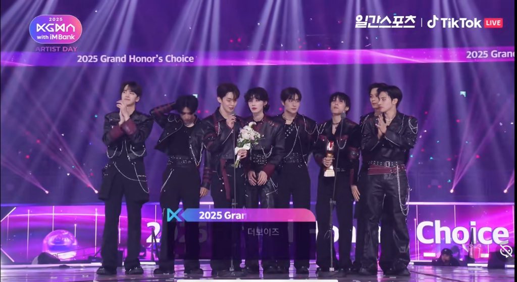 AboutBoyzYt's tweet image. Congratulations THE BOYZ for wining “Grand’s Honors Choice(DAESANG)” at KGMA today.

This is their very first DAESANG!

#THEBOYZ #더보이즈