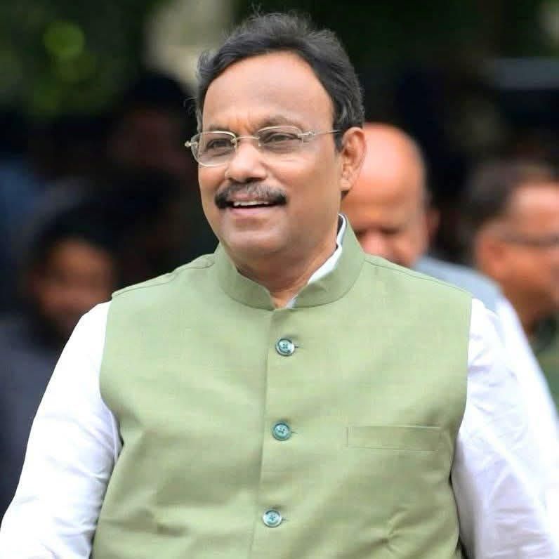 MumbaichaDon's tweet image. Meet Director of today&apos;s Blockbuster of NDA.

@TawdeVinod Ji worked for 2.5 yrs in Bihar with meticulous planning. Called Master Strategist in BJP &amp;amp; he AGAIN proved why....Haryana, Maharashtra &amp;amp; Now Bihar.

Reason why I was least bothered about Exit Polls was he had told me on…