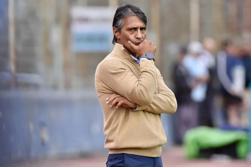 Semana de descanso para Tabaré Silva y su cuerpo técnico. 

La semana que viene existirá una reunión entre el entrenador y los dirigentes para definir si continúa o no en Cerro.

<a href="/TIRANDO1010/">Tirando Paredes</a> 
📷<a href="/ObservadorUY/">El Observador Uruguay</a>