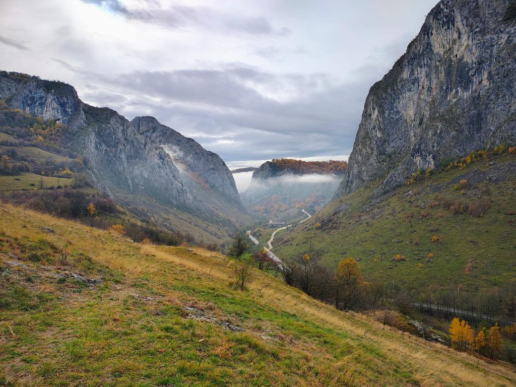 Fostul vicepremier Dragoș Anastasiu, la Apuseni Transilvania, îl citează pe Regele Charles: „Transilvania e colț de Rai!” apusenitransilvania.ro/2025/11/14/fos…