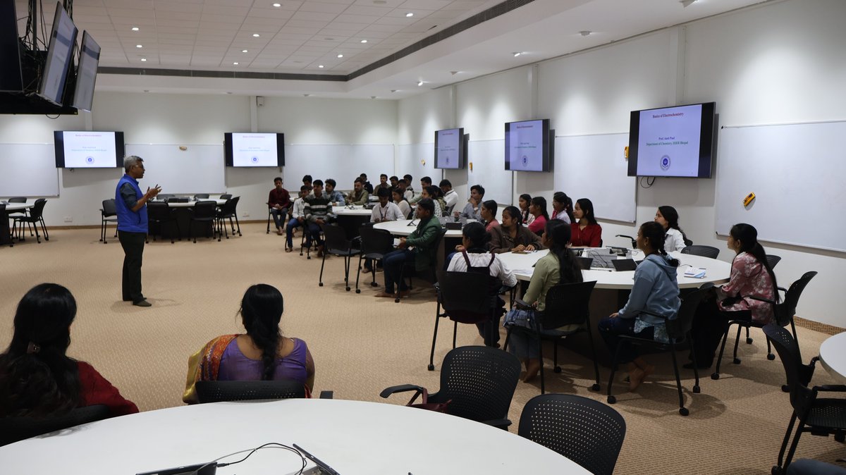 CS2_IISERB's tweet image. We were glad to host students &amp;amp; faculty from Govt. P.G. College, Guna (M.P.) on Nov 14, 2025.
Their visit included an IISER intro session, an inspiring talk by Prof. Amit Paul, and a chemistry lab tour.
A day of curiosity, learning &amp;amp; inspiration!