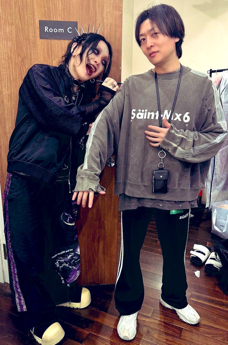 cindykate_yuui's tweet image. コドモドラゴン15周年おめでとう㊗️
全身ジャージ着てこい！となり
meN-meNさんに3本線書いてもらいましたw