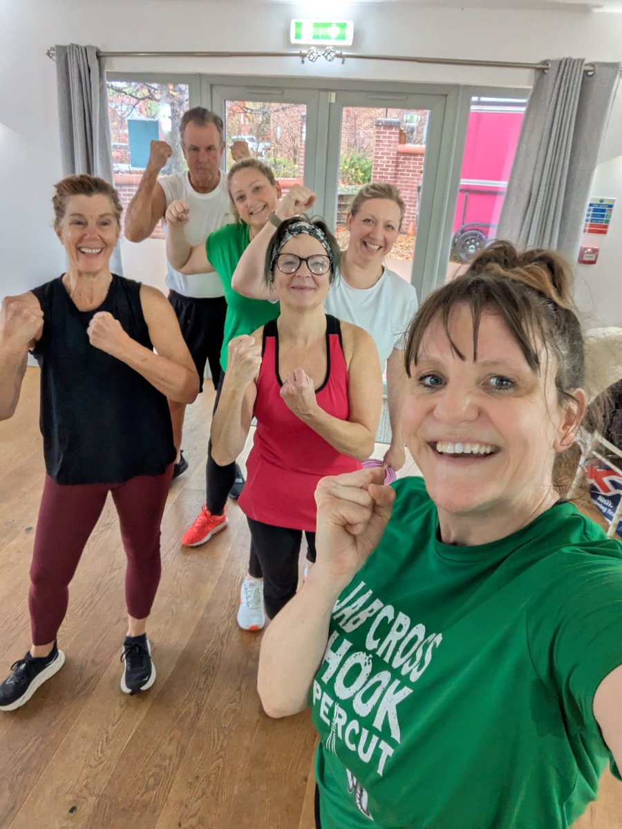 liveyoubetter's tweet photo. Great classes this morning at Deanslade Fitness.
- a brilliant start to the weekend. 

Thank you for inviting me to cover Boxercise &amp; Strength-based Circuits this morning. Great energy in both classes. Thanks for making me so welcome ✨🥊💪

~Tonia ✨

#Boxercise #Circuits https://t.co/vYHwqTPzBL