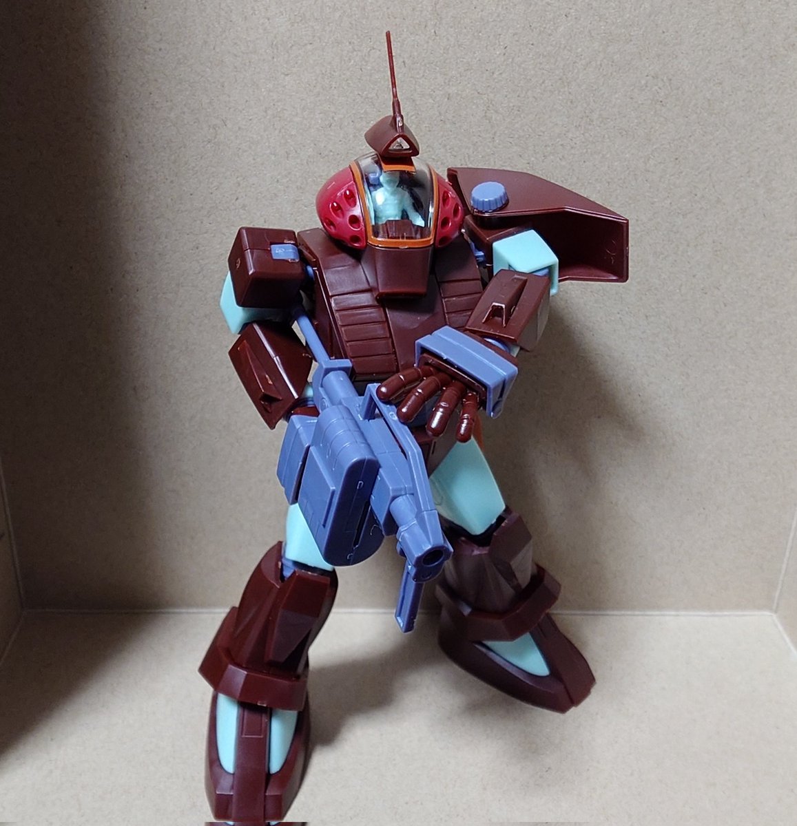 マックスファクトリーのソルティックブッシュマン、完成しました(^_^)
作ったのはカバヤダグラムガムのブッシュマン以来なので、ウン十年ぶりですね(*´艸｀*)
マグランチャーを両手持ち出来ればバッチリだったのですが残念ながら出来ませんが、これは中々良いですな(*´∀｀*)