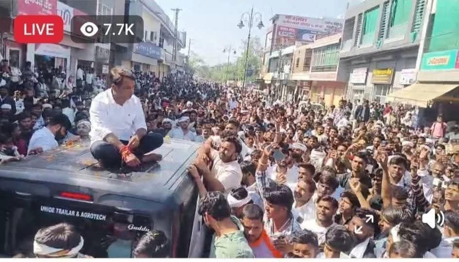 4 मुख्यमंत्री, 72 मंत्री और 2 प्रदेश अध्यक्ष सबके बीच अकेला नरेश मीना डटकर खड़ा रहा… बंदे में वाकई दम है! भले ही नरेश मीना इस चुनाव में हार गए हों, लेकिन एक निर्दलीय उम्मीदवार होकर लगभग 54000 वोट लाना कोई छोटी बात नहीं है। इतना बड़ा जनसमर्थन उनके संघर्ष, ईमानदारी और जनता के