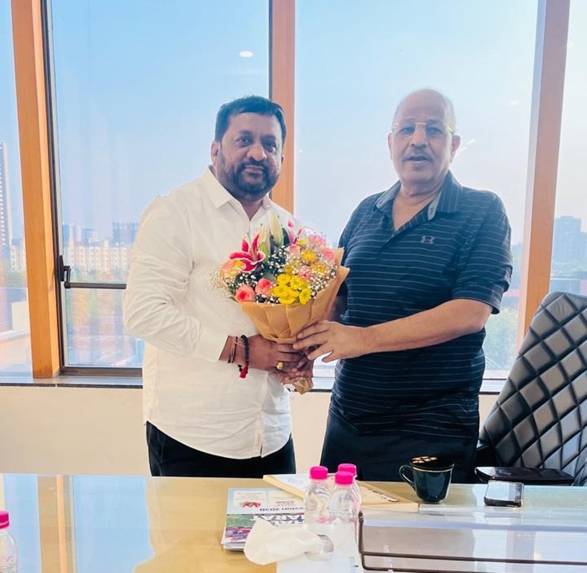 Kiritbhai_Patel's tweet image. આજે ગુજરાત રાજ્ય સહકારી બેન્ક લિ. ના ચેરમેનશ્રી અજયભાઈ પટેલ @ajayhpatel9262   સાથે શુભેચ્છા મુલાકાત કરવાનો અવસર મળ્યો.
સહકારી ક્ષેત્રના વિકાસ અને ભવિષ્યની દિશા અંગે ખૂબ જ પ્રેરક ચર્ચા થઈ.
ચેરમેનશ્રીના માર્ગદર્શન માટે હૃદયપૂર્વક આભાર.
#CooperativeSpirit  #ajaybhaipatel