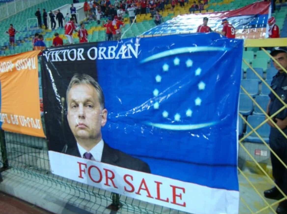 Вчера армянские болельщики принесли баннер на матч с Венгрией  

«Виктор Орбан. Продается»
