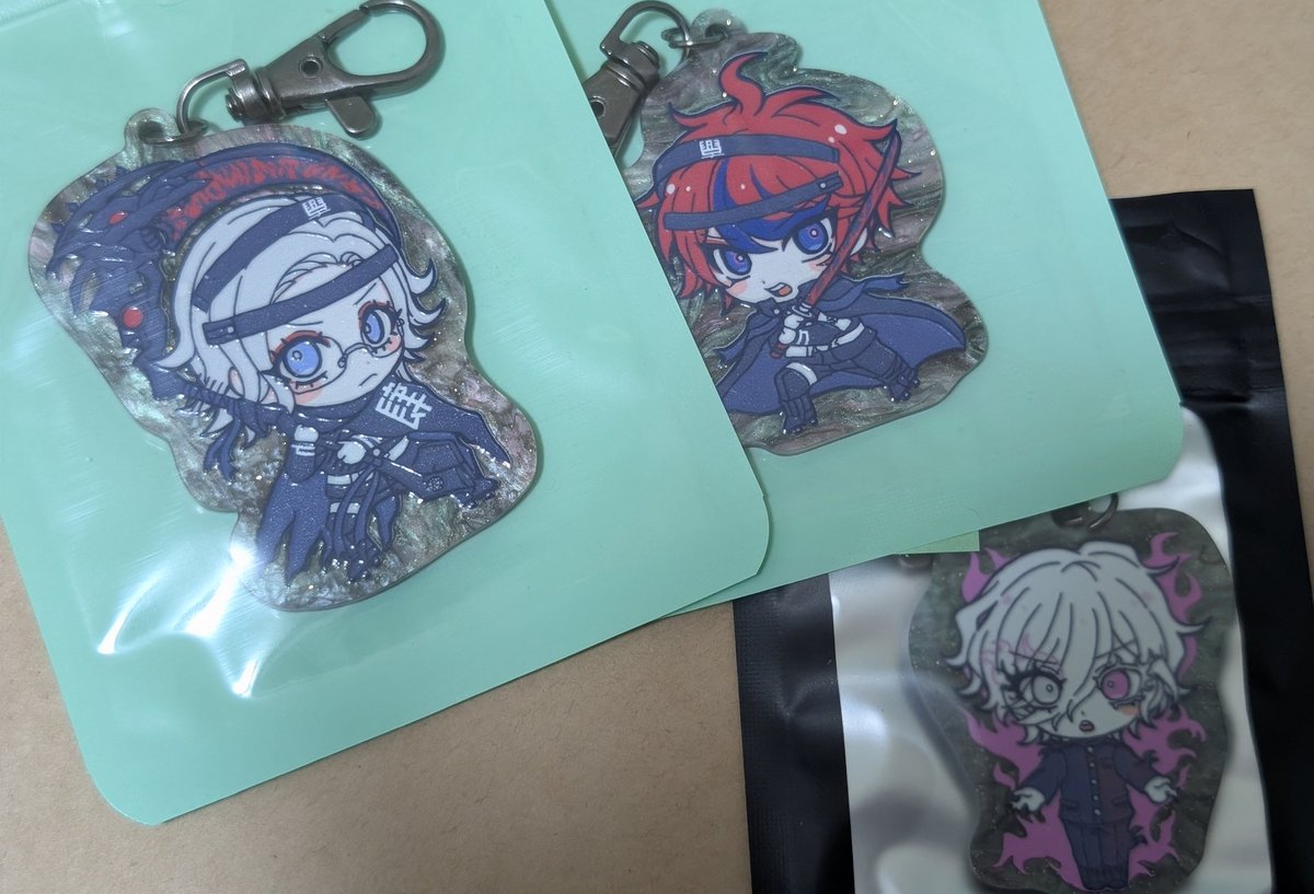 16日イベ、8月頒布した板にナスカンつけたので机の上に置きます。通常