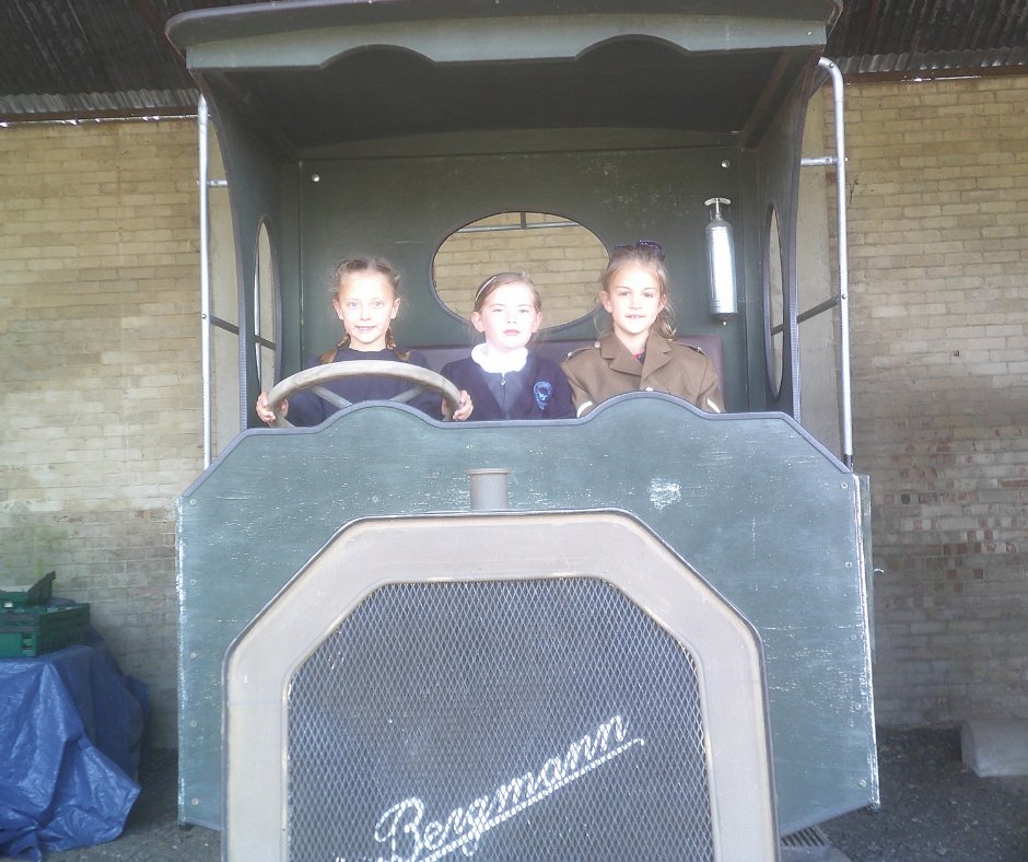 Are you a teacher planning activities for your class in 2026? We do fantastic group visits for schools, with activities tailored to your needs. Here are just of few of this year's smiling young visitors. You are sure to have a fantastic time! stowmaries.org.uk/contact/group-…