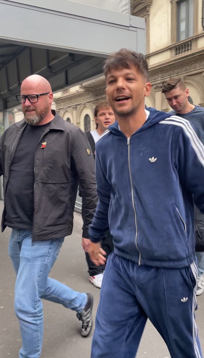 alexis ◟̽◞̽ met lou tweet media