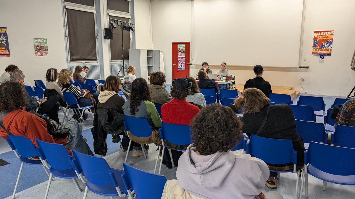 RP_Rhone_Alpes's tweet image. 📢 Hier à Grenoble, plus d&apos;une trentaine de personnes réunies pour l’Assemblée ouverte de RP : on a discuté bilan du 10 septembre, austérité et comment dégager Macron, en présence de @romanebartoli, avocate et militante au Collectif d&apos;action judiciaire 💥