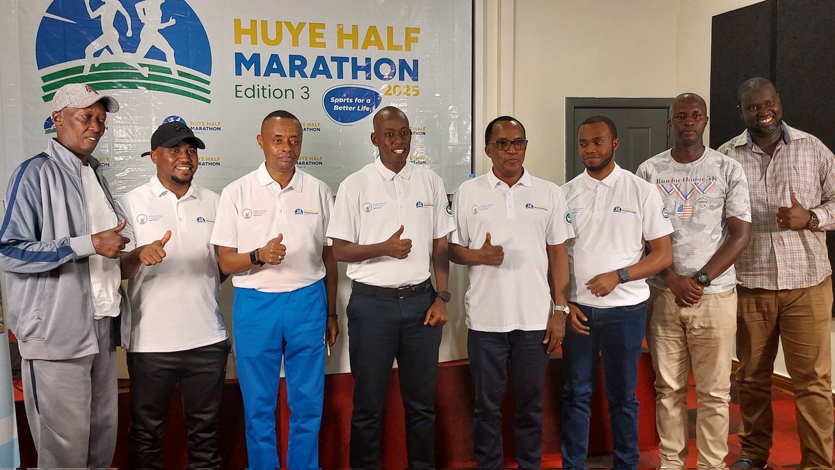 RADIOSALUS1's tweet image. Kuri uyu wa Gatanu muri @HuyeDistrict habereye ikiganiro n&apos;itangazamakuru kigaruka ku isiganwa rya @HuyeHalfMarath_ rizaba ku nshuro ya gatatu, kuwa 30/11/2025.
Umwihariko ni uko hazaba harimo icyiciro cy&apos;abantu afite ubumuga bazasiganwa mu tugare; n&apos;abatwara amagare asanzwe.