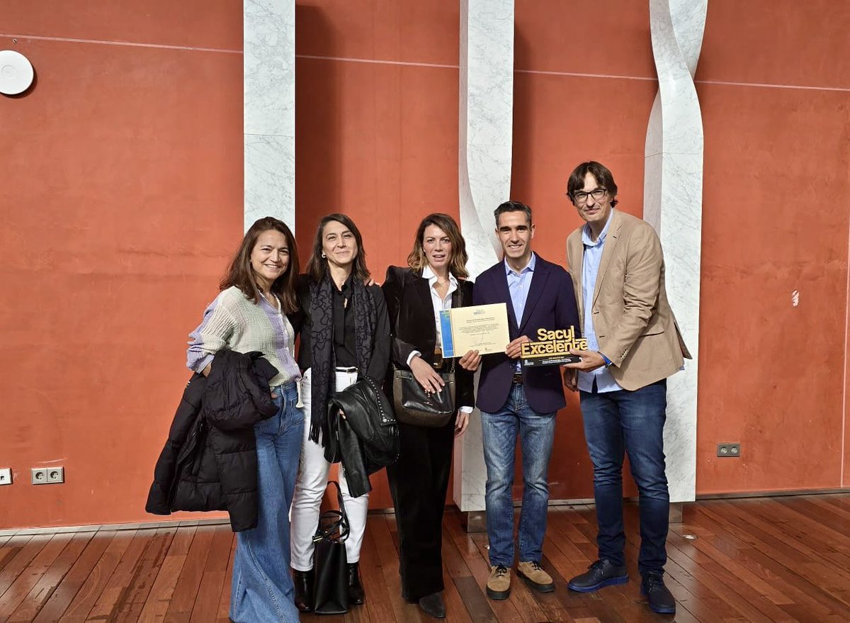 "Hoy es un día muy especial: hemos recibido el reconocimiento SACYL EXCELENTE, un premio a toda nuestra labor asistencial, a la calidad y al compromiso con cada paciente. Y a partir de hoy… ¡seguiremos mejorando, porque en <a href="/AnestesiaHCUV/">ANESTESIA HCUV</a> NO AFLOJAMOS! 💪"