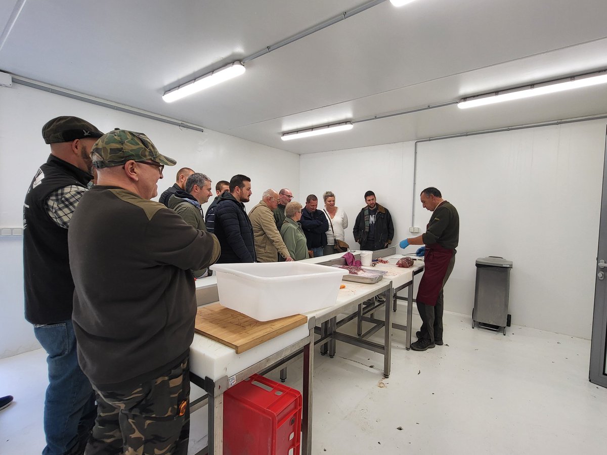 [ RETOUR EN IMAGES ] 📸

Une belle matinée ce vendredi 7 novembre 2025 à la #Fédération des #chasseurs de la #Somme.

Deux #formations ont eu lieu :
🦺 Sécurité Responsable de chasse &amp; Chef de ligne
👨‍🍳 Cuisine du gibier

Un véritable #succès avec une belle #participation. 👏