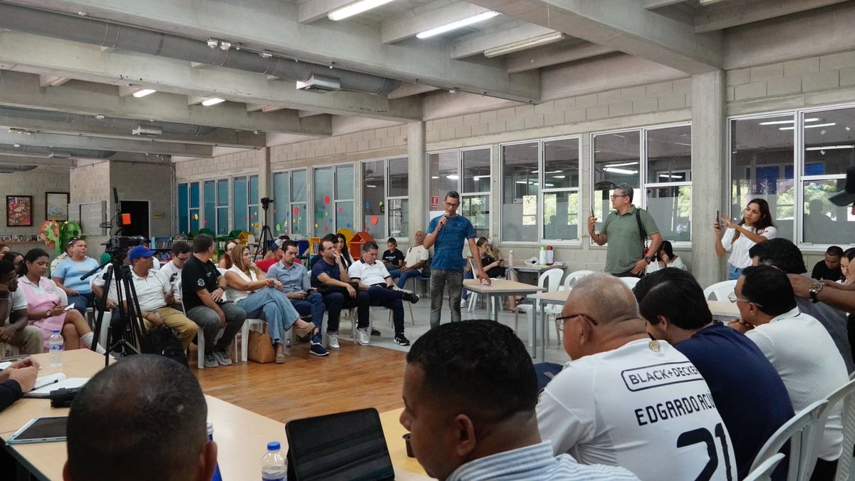 Concejodebaq's tweet image. 🔴🟡🟢 Sesión Desentralizada desde el Barrio La Playa, Localidad de Riomar. 

📍Estuvimos en la Institución Educativa Fundación Pies Descalzos, escuchando a la comunidad.