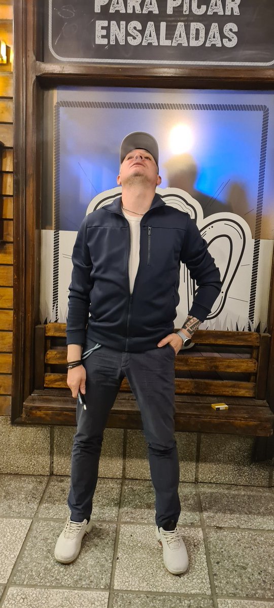 О! Это же я в прошлом году в Ушуайе, в середине контракта