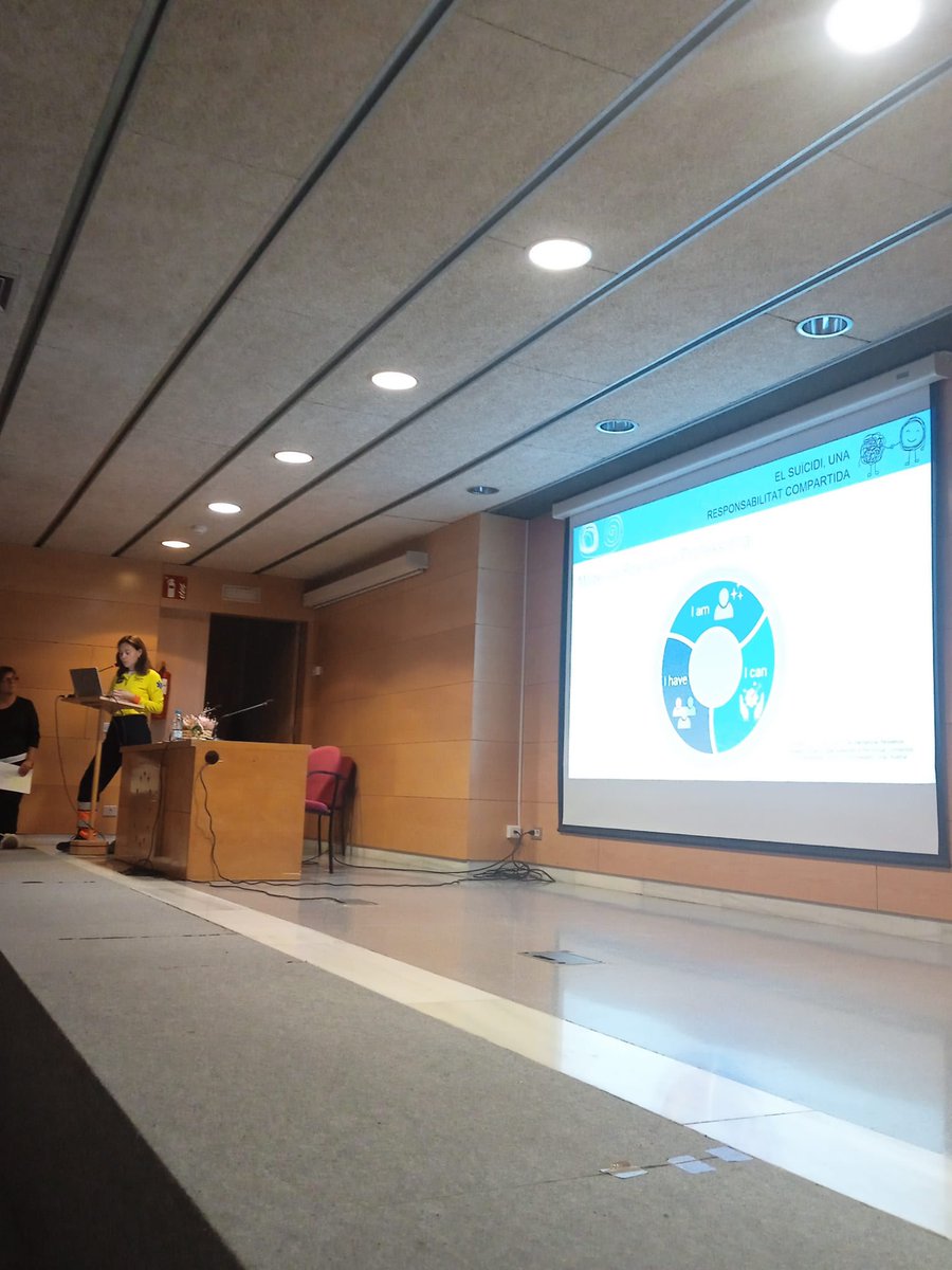 #EstàPassant: La psicóloga del #SEM Mariona Coma explica com tenir autocura amb nosaltres mateixos o amb algun company de feina per buscar l’equilibri quan la feina ens porta a risc de malestar en la ponència titulada ‘I nosaltres?’.

Ho presenta en el marc de la segona Jornada