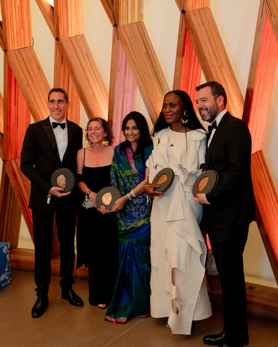 EarthshotPrize's tweet image. From the anticipation before heading on stage, to the huge smiles after receiving their awards! We were so proud to have all of our Winners and Finalists with us to celebrate together at The Earthshot Prize Awards in Rio. 

#EarthshotRio