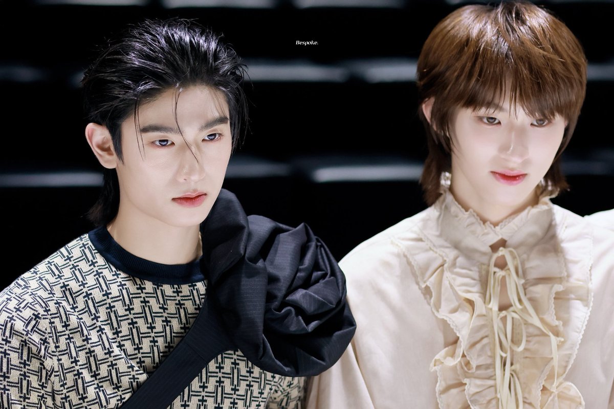 tmk_base's tweet photo. front row boyfies slaying so hard 🤩 

STUDIO UNKNOWN X THOMASKONG 
#EFW2025xThomasKong
#thomaskong #โทมัสก้อง
@tthomastc @kongjiro_ https://t.co/HAx0SkQK53