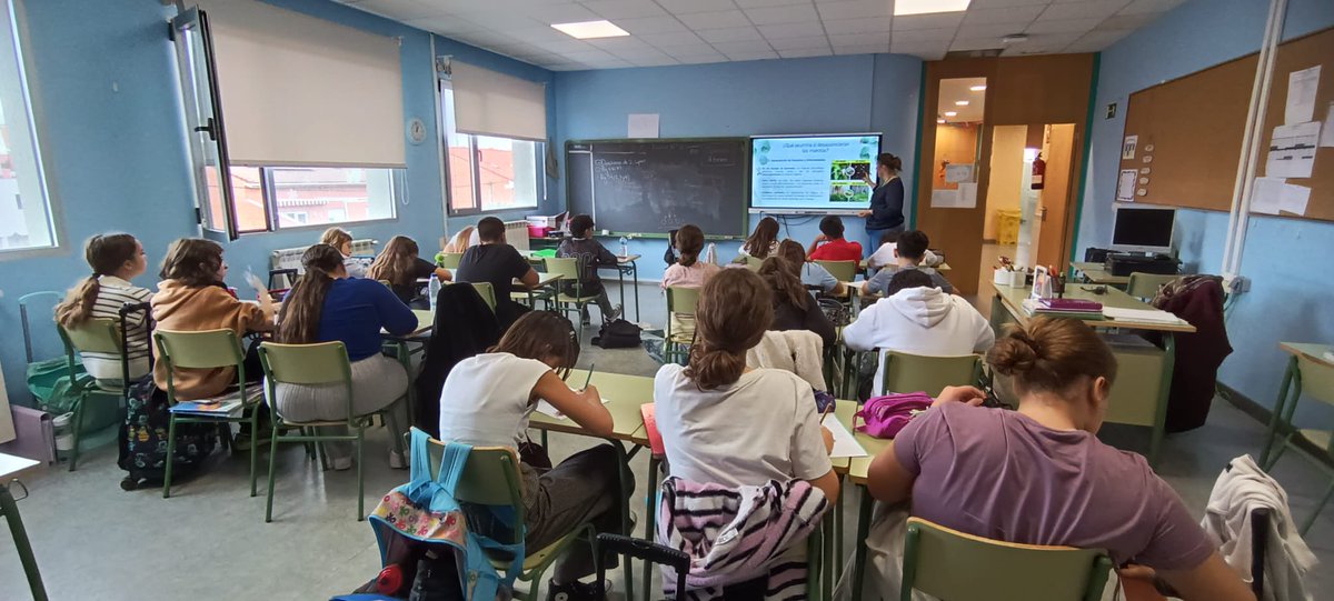 CEIPELVIRA's tweet image. Taller de biodiversidad “Pequeños pero muy grandes” @AytoArroyo #yosoydelelvira #megustamicole #puedescintarconmigo