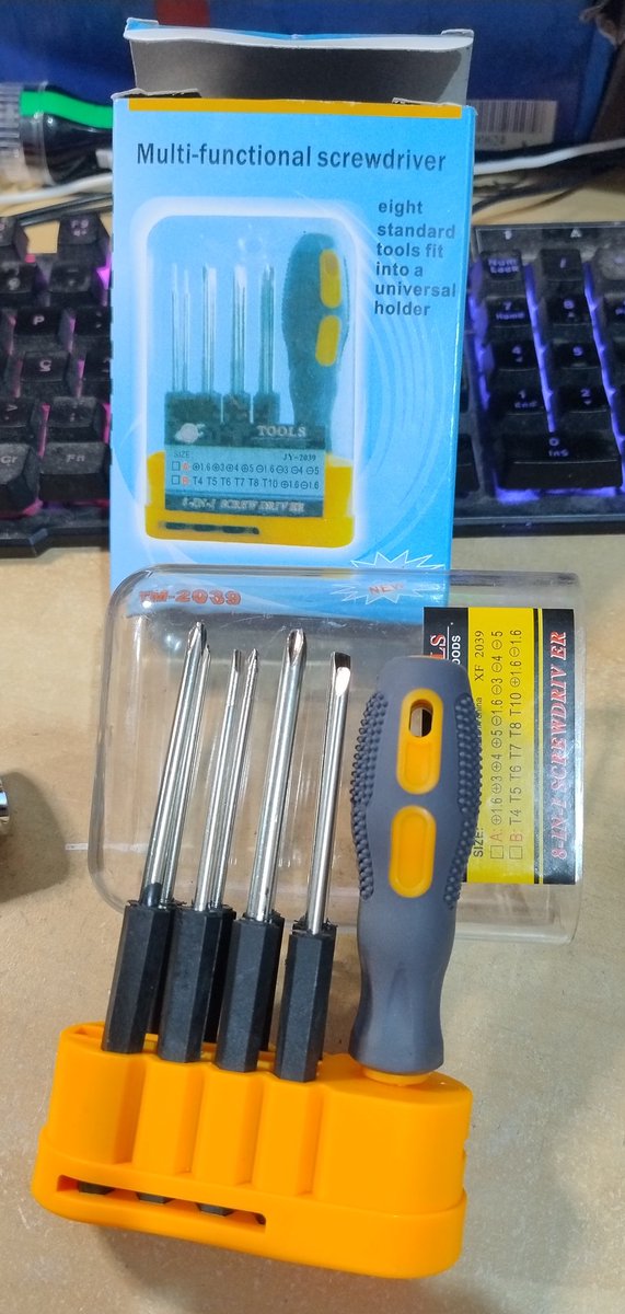 Cheguei naquela idade 😔 onde fico muito feliz em achar um kit de ferramentas, das lojas de 1,99 por menos de 5 reais hahahahah 🤣🫢