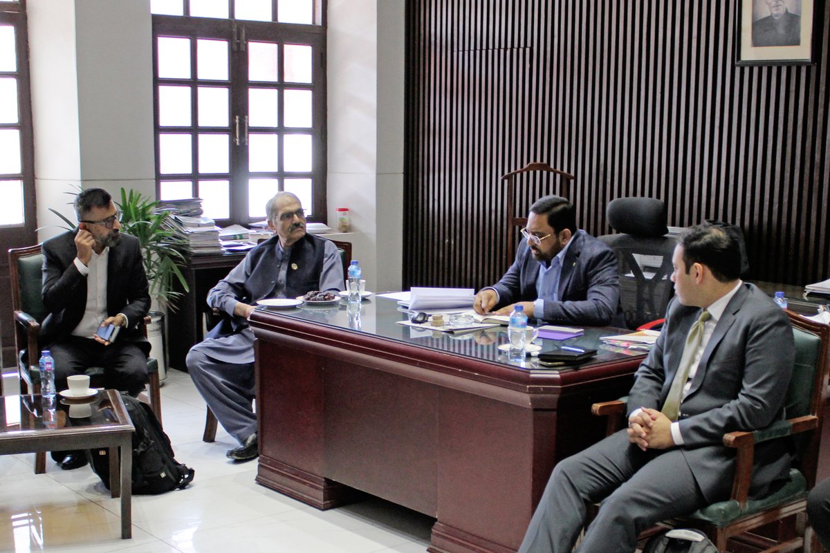 P4A_GOP's tweet image. 𝗣𝟰𝗔 𝗽𝗮𝘃𝗶𝗻𝗴 𝘁𝗵𝗲 𝘄𝗮𝘆 𝗳𝗼𝗿 𝘀𝗺𝗮𝗿𝘁𝗲𝗿, 𝘀𝗮𝗳𝗲𝗿 𝗿𝗼𝗮𝗱𝘀! 🚧
With @IFC_org, P4A held discussions on dualization and long-term O&amp;amp;M of Punjab’s road infrastructure under PPP Mode.

Partnering for safer, sustainable, and connected roads.

@cwdpunjab 
#P4A #IFC…