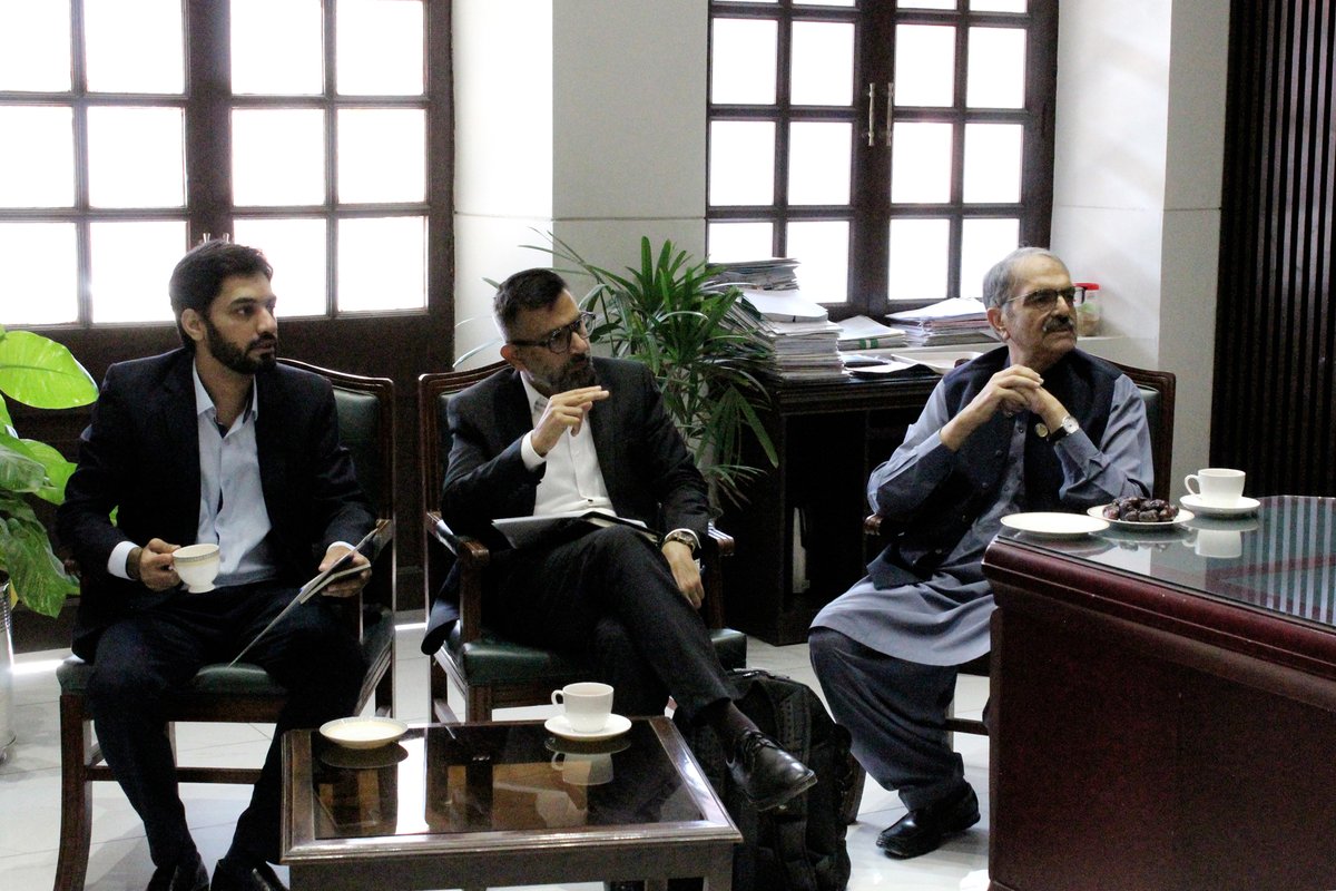 P4A_GOP's tweet image. 𝗣𝟰𝗔 𝗽𝗮𝘃𝗶𝗻𝗴 𝘁𝗵𝗲 𝘄𝗮𝘆 𝗳𝗼𝗿 𝘀𝗺𝗮𝗿𝘁𝗲𝗿, 𝘀𝗮𝗳𝗲𝗿 𝗿𝗼𝗮𝗱𝘀! 🚧
With @IFC_org, P4A held discussions on dualization and long-term O&amp;amp;M of Punjab’s road infrastructure under PPP Mode.

Partnering for safer, sustainable, and connected roads.

@cwdpunjab 
#P4A #IFC…