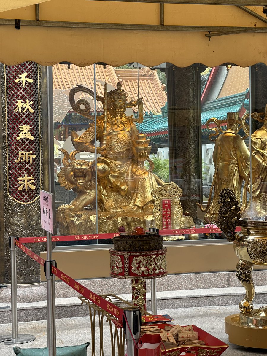 taew2482's tweet image. พึ่งเห็นชัดองค์แท้ เทพเจ้าไฉ่ซิงเอีย ฮ่องกง
คือเทพเจ้าแห่งโชคลาภและความร่ำรวยของชาวจีนและไทยเชื้อสายจีน
ของมงคลที่ ฮ่องกง เขาแรง และปังจริงทุกอย่าง แม่นำให้มูแล้วอย่าลืมไป สั่งจองกัน
🙏🏻ใครที่ได้พบเห็น  ภาพนี้ อย่าลืมขอพร🙏🏻