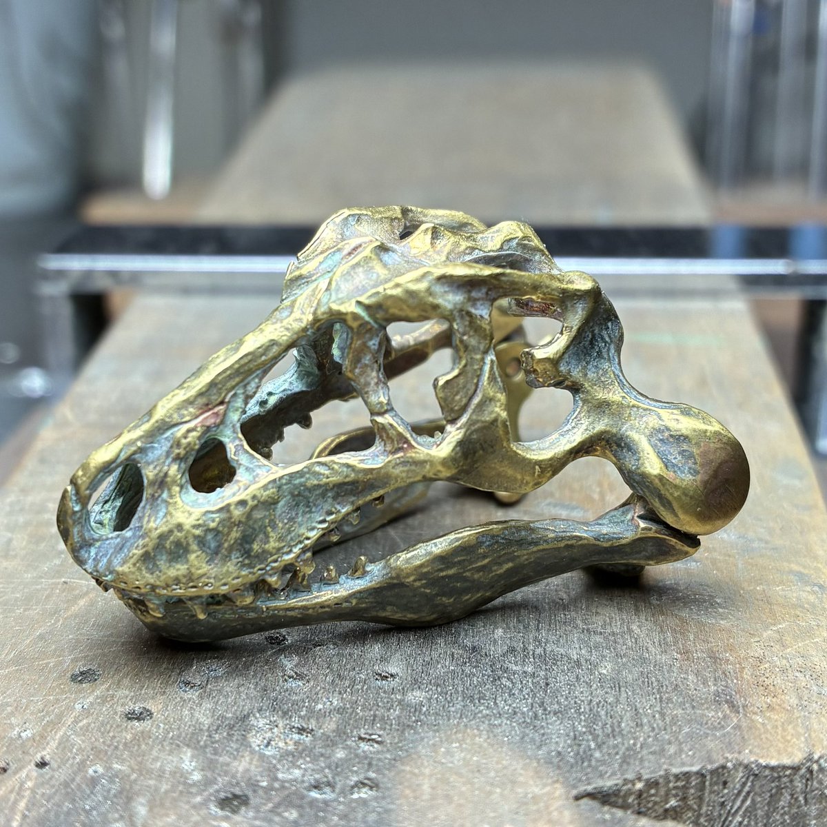 jupit_record's tweet image. 数日窓際に置いたらここまでエイジングがすすんだ

真鍮はエイジングが安定しないらしいからこれ以降こうなるのかは不明

(100年後まで頑張って誰かに愛されて本物のアンティークになるんだぞ😌)