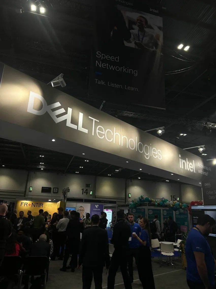 RadulaskiJana's tweet image. First time at Excel! Very glad to have attended the Business show with my coursemates! Met some great people and had a lovely time!

#lsbugames #gamedev #excel