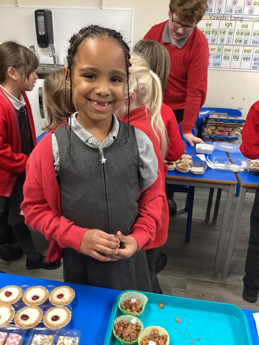 Willows_Primary's tweet photo. Some tasty treats at our Pudsey Cake Sale! #fundraisingfun https://t.co/m7o3hgGEZY