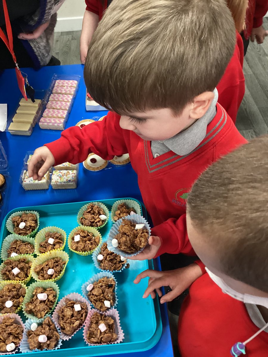 Willows_Primary's tweet photo. Some tasty treats at our Pudsey Cake Sale! #fundraisingfun https://t.co/m7o3hgGEZY