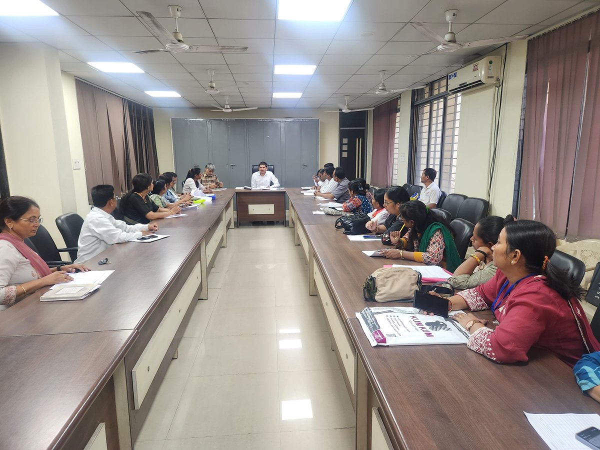 #SIR2025   
મતદાર યાદીનો ખાસ સઘન સુધારણા કાર્યક્રમ 2025    

આજ રોજ સુપરવાઈઝરશ્રી અને #BLO #SIR કામગીરીની સમીક્ષા કરવામાં આવી.

#SIR વધુ માહિતી માટે આપના મતદાન મથકના #BLO નો સંપર્ક કરશો.
<a href="/InfoValsadGoG/">Info Valsad GoG</a>
<a href="/DDO_VALSAD/">DDO Valsad</a>
<a href="/collectorvalsad/">Collector Valsad</a>
<a href="/DeoValsad/">District Election Officer Valsad</a>
<a href="/CEOGujarat/">Chief Electoral Officer, Gujarat</a>