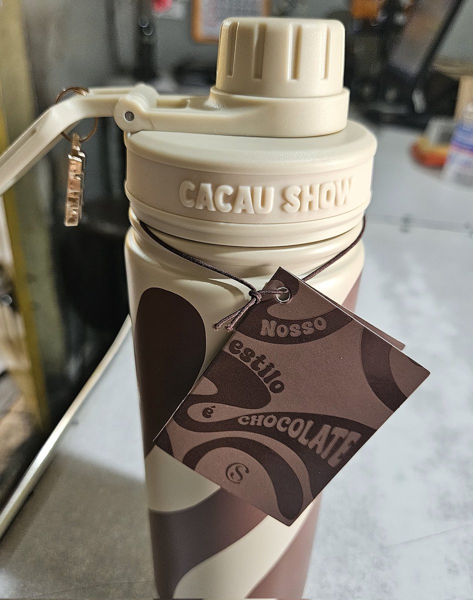 dinlenrau's tweet image. fui na cacau show comprwr o presente do meu pai e moça disse "voce nao acredita no que chegou" e eh óbvio que eu levei