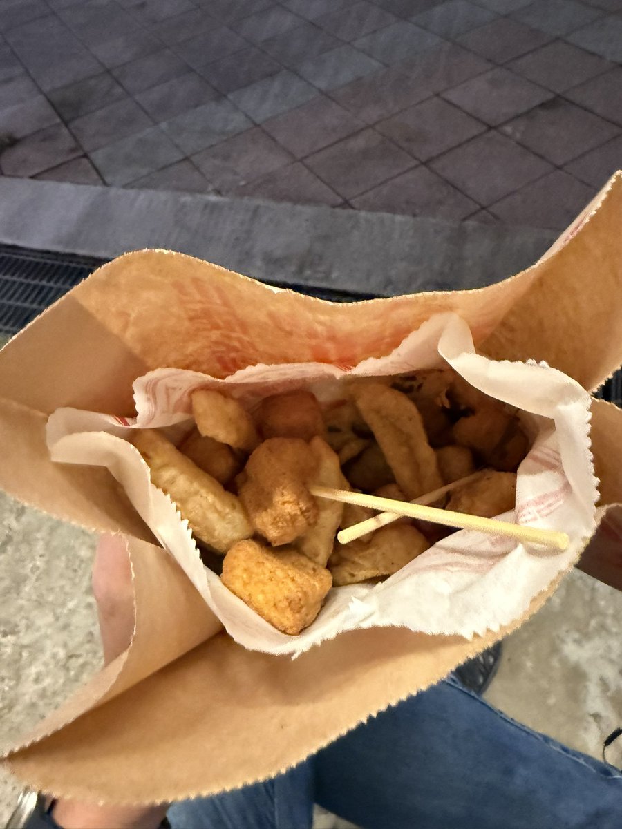 不愧是疾厄宮天同化祿，真是太恐怖了（嚼嚼）（開始怪罪命盤

感覺是不是該尋找猛健樂自費來幫助縮小胃袋大小好壓低一點點食量啊？