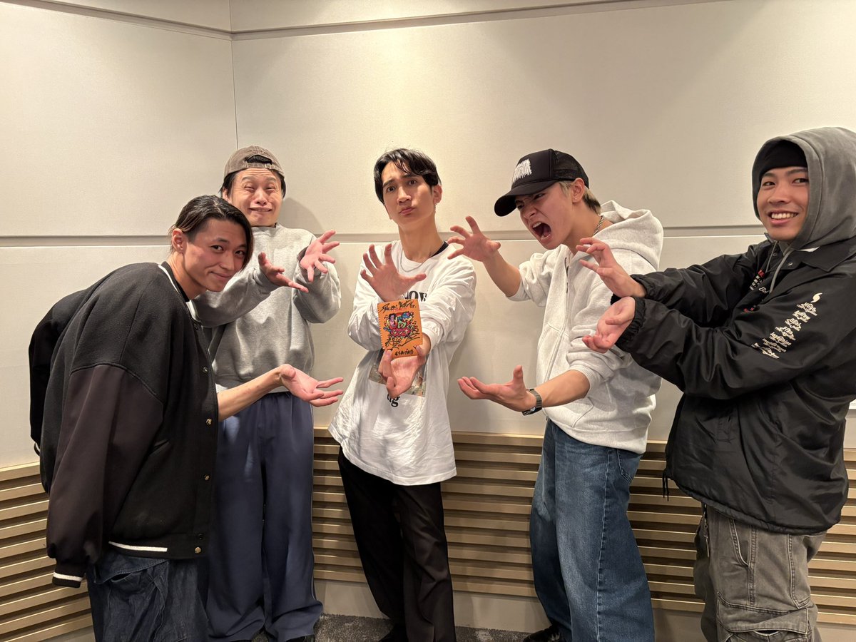 abc_rocknaradio's tweet image. ＼#ロクラジ リスナープレゼント！／

本日のゲスト
からあげ弁当のみなさんの
サイン入り番組特製クージーを
1名様にプレゼント！🎁

このアカウントをフォロー&amp;amp;リポストで
応募完了です✅

たくさんのご応募お待ちしております☺️

#からあげ弁当
#ABCラジオ