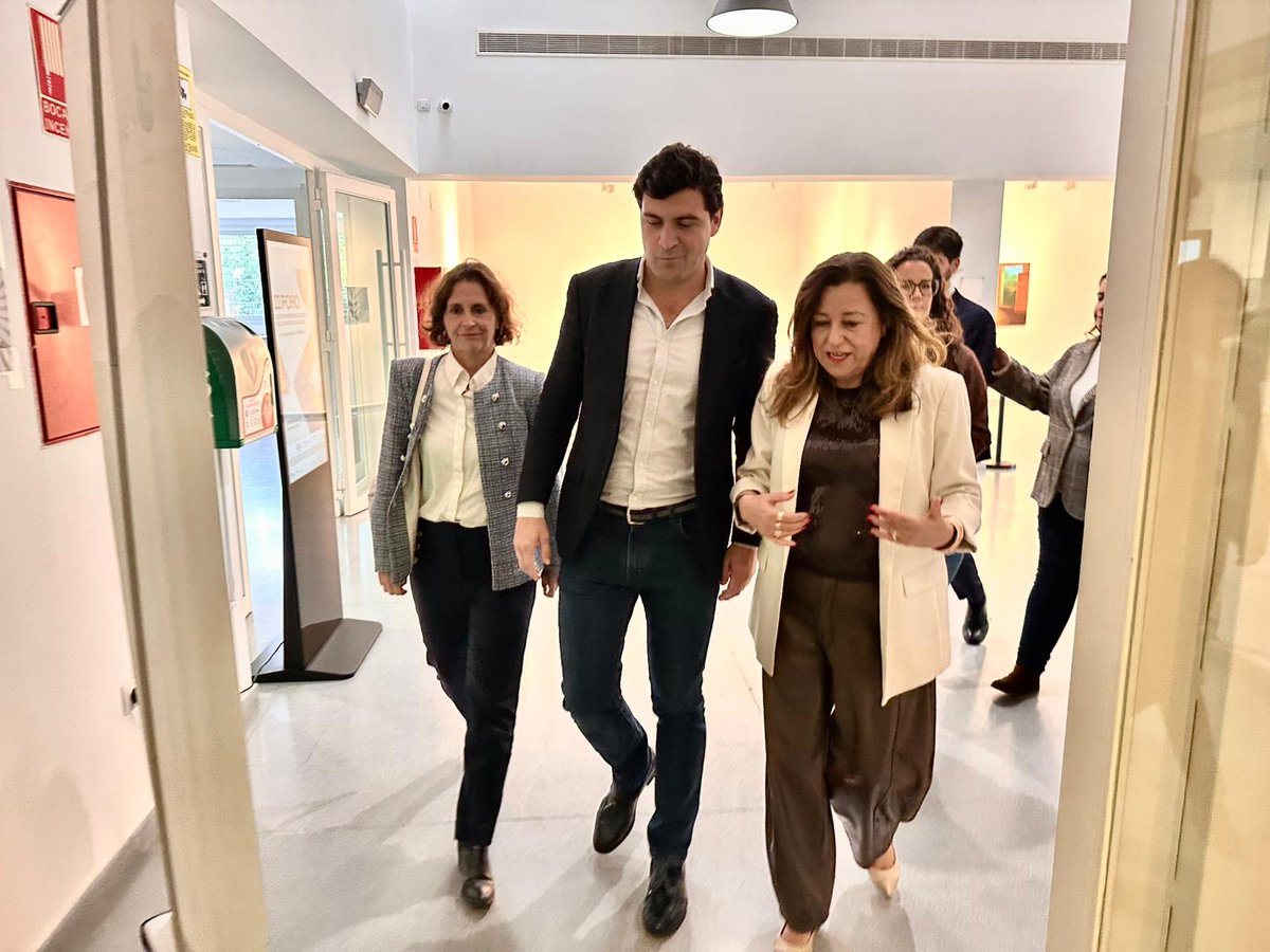 La consejera, <a href="/MC_CastilloMena/">Mª Carmen Castillo Mena</a>, ha inaugurado esta mañana el II Foro de Internacionalización de la Juventud Andaluza, al que asisten en Málaga jóvenes andaluces comprometidos con sus comunidades y con experiencias que reflejen un interés por superarse y abrirse al mundo.