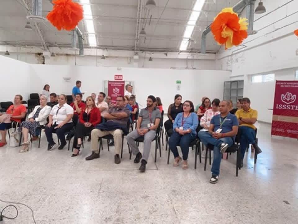 IsssteColima_'s tweet image. En el marco del día internacional del libro se llevó acabo una lectura conmemorativa contando con la participación de 37 jubilados, pensionados, derechohabientes y personal del ISSSTE Colima.