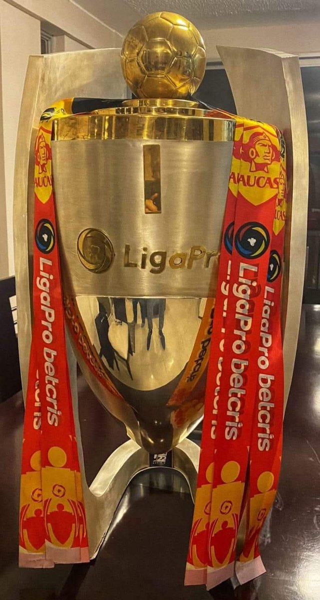 juanfrantacuri's tweet image. Profe @dtcesarfarias tres años pasaron desde que nos dejó este regalo eterno para @Aucas45 Gracias