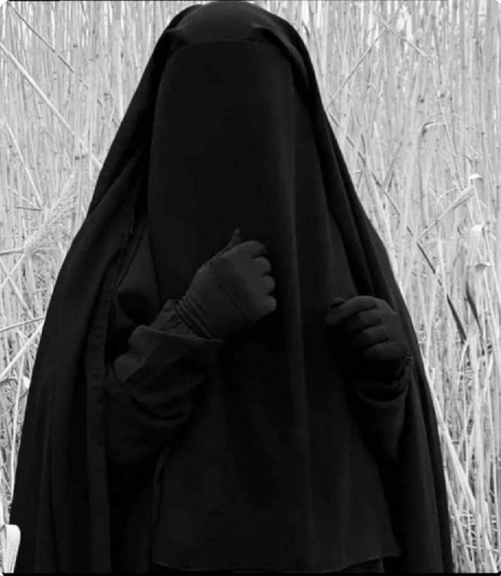 نريد أن ندعو الصالحين من المؤمنين, والصالحات من المؤمنات: الذين بقي في نفوسهم الحفاظ والغيرة ومقومات الرجولة، واللاتي بقي في نفوسهن الحياء والعفة والتصوُّن- إلى العمل الجدِّي الحازم على إرجاع المرأة المسلمة إلى خدرها الإسلامي المصون, إلى حجابها الذي أمر الله به؛ طوعاً أو كرهاً.