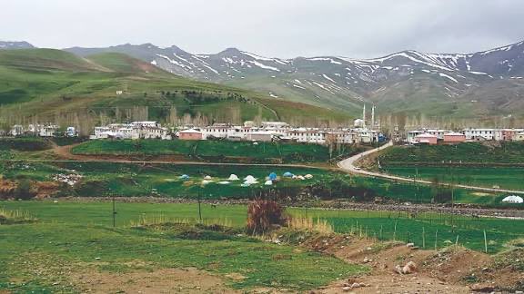 turkdegs's tweet image. ‼️Van’ın Erciş ilçesinin ULUPAMİR köyüne yerleşmiş olan Kırgız Türkü kökenli Türk vatandaşlarının ter#r örgütü üyeleri ve müzahir gruplar tarafından tehdit edildiği duyumları gittikçe artıyor…
❗️PKK’nın giremediği köy olarak bilinen ve Türk adetlerinin yaşatıldığı köy,…