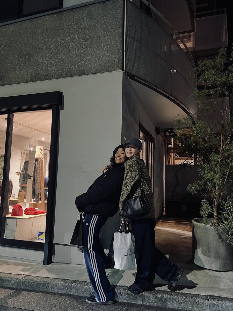 boasource's tweet image. 📸 251114 | BoA posted new photos with Crystal Kay, via her IG!

“With my Girl 💛”

#BoA #보아