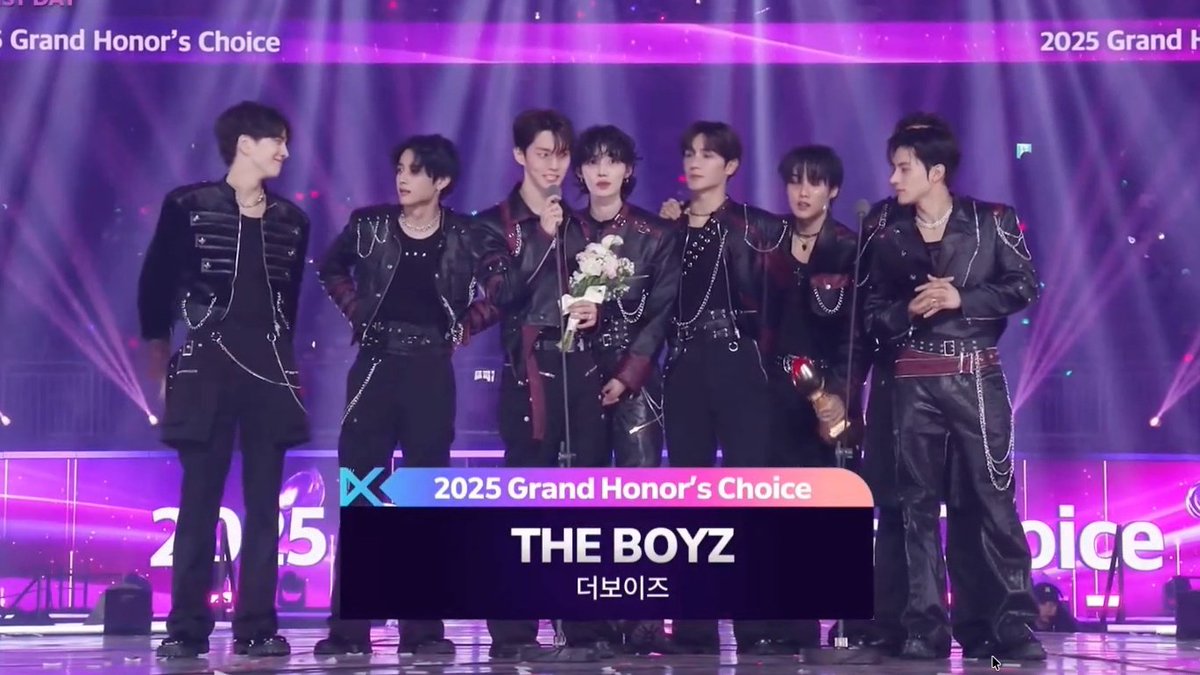 สรุปรางวัล KGMA ของ THE BOYZ ในวันนี้

- iMBANK Smart Supporter Award 🏆
- Best Artist 10 🏆
- 2025 Grand Honor's Choice ( แดซัง ! ) 🏆

เริ่ด ๆ 3 รางวัลไปเลยเดอะบอยซ์เก่งมากกกได้รางวัลแดซังครั้งแรกในปีนี้ภูมิใจในเดอะบอยซ์อะเก่งสุบ ๆ 👏🏻👏🏻👏🏻