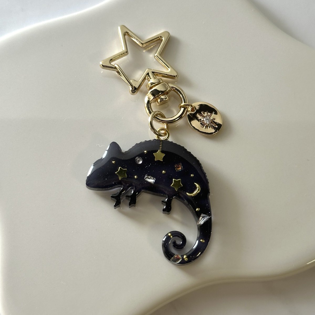 NEW.ᐟ

冬季限定 雪模様の爬虫類キーホルダー

人気の猫ちゃんキーホルダーや
ゆめかわカラーや真夜中カラーetc...

#デザフェス
#デザフェス62 
#デザフェス62お品書き